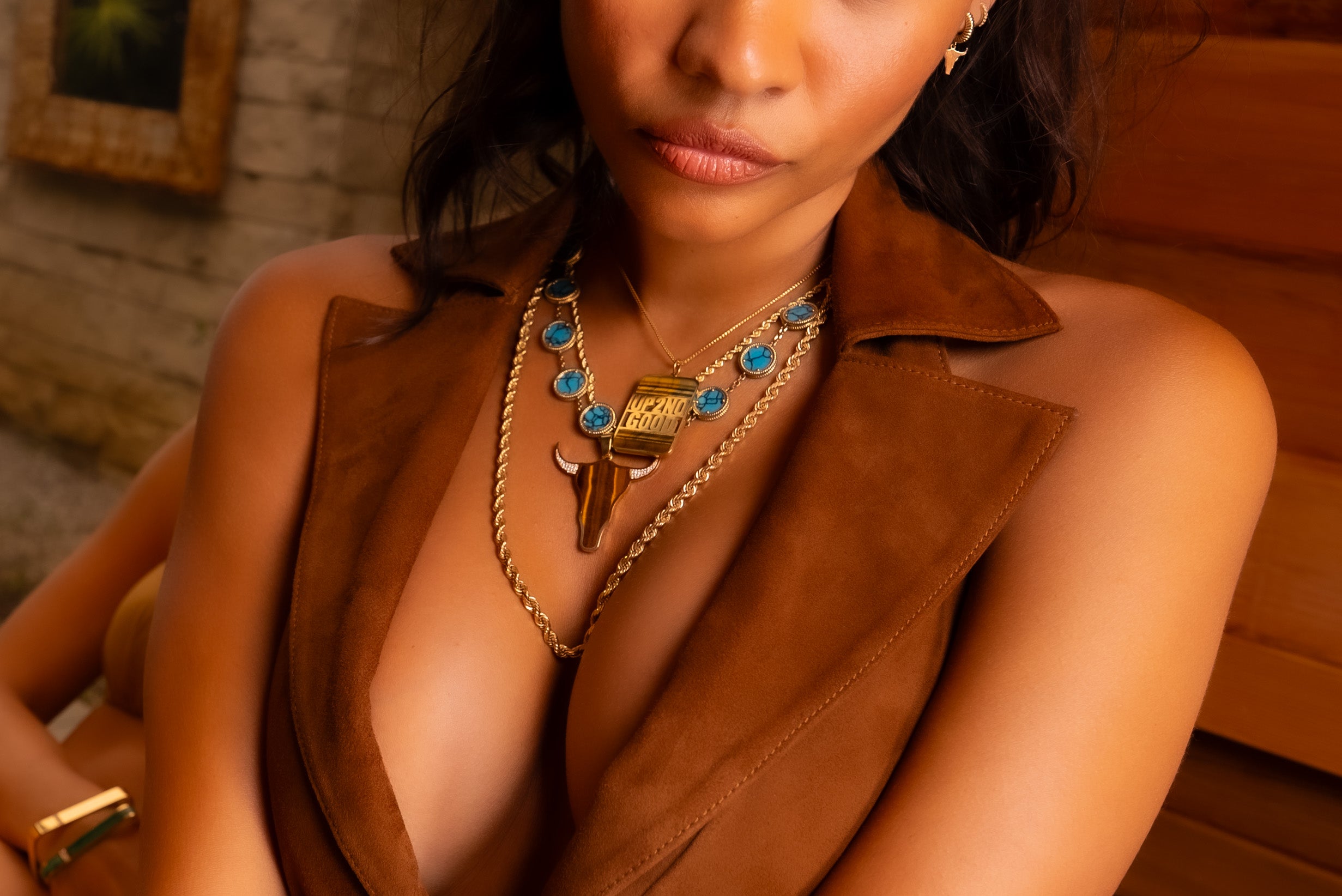 DISK NECKLACE WITH STONE INLAY